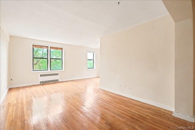 Welcome to this sun-filled corner JR4, a versatile one bedroom - photo 5
