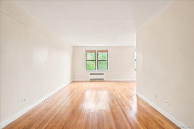 Welcome to this sun-filled corner JR4, a versatile one bedroom - photo 7