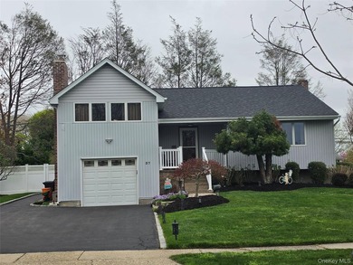 This beautifully maintained Kings Park home combines modern - photo 1
