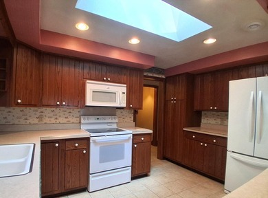 Welcome to 1232 Driftwood Drive-a cherished, one-owner custom - photo 11