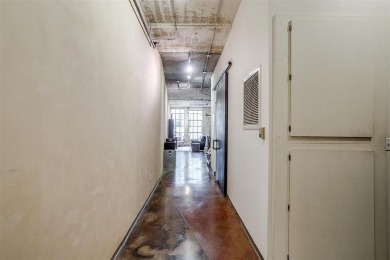 Charming Historic Studio Condo in the Heart of Dallas!  Perfect