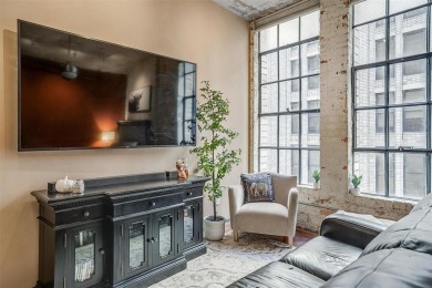 Charming Historic Studio Condo in the Heart of Dallas!  Perfect