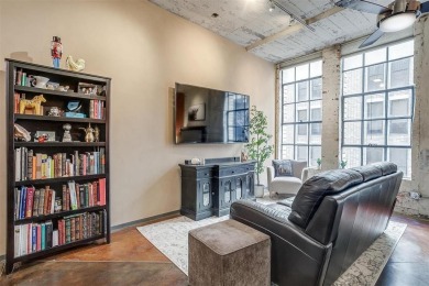 Charming Historic Studio Condo in the Heart of Dallas!  Perfect
