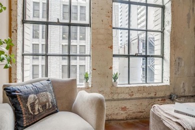 Charming Historic Studio Condo in the Heart of Dallas!  Perfect