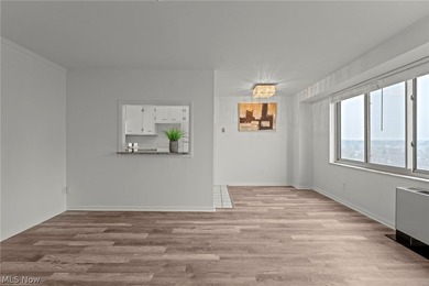 Spacious efficiency unit with ample closet space in a prime - photo 6