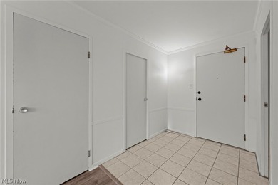 Spacious efficiency unit with ample closet space in a prime - photo 8