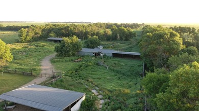 Enjoy the perfect balance of privacy, space, and convenience - photo 38