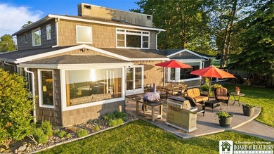 Spectacular Lake Erie Waterfront! This beautifully updated 4-5 - photo 3