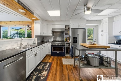 Spectacular Lake Erie Waterfront! This beautifully updated 4-5 - photo 6