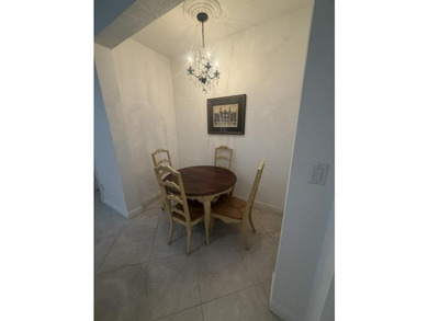 Location & Luxury! Super low 300/m HOA, on prime lot, spacious - photo 11