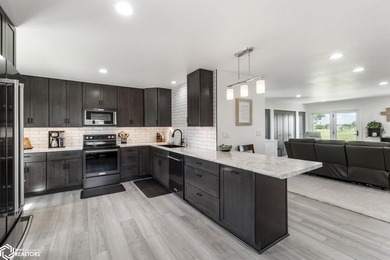 WARM AND INVITING! THIS BEAUTIFUL 3 BEDROOM IS FANTASTIC! A MUST - photo 12