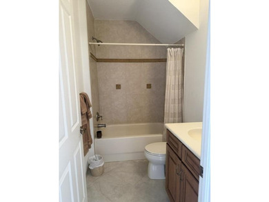 Location & Luxury! Super low 300/m HOA, on prime lot, spacious - photo 12
