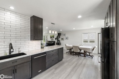WARM AND INVITING! THIS BEAUTIFUL 3 BEDROOM IS FANTASTIC! A MUST - photo 14