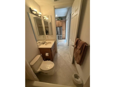 Location & Luxury! Super low 300/m HOA, on prime lot, spacious - photo 14