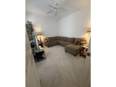 Location & Luxury! Super low 300/m HOA, on prime lot, spacious - photo 15
