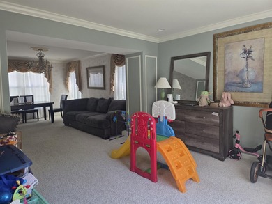 Welcome to Eagle's Glen! This exceptional former builder's model - photo 15
