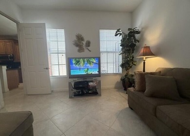 Location & Luxury! Super low 300/m HOA, on prime lot, spacious - photo 16