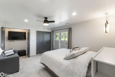 WARM AND INVITING! THIS BEAUTIFUL 3 BEDROOM IS FANTASTIC! A MUST - photo 18