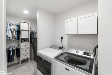 WARM AND INVITING! THIS BEAUTIFUL 3 BEDROOM IS FANTASTIC! A MUST - photo 19