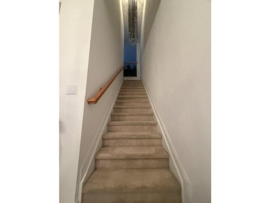 Location & Luxury! Super low 300/m HOA, on prime lot, spacious - photo 20