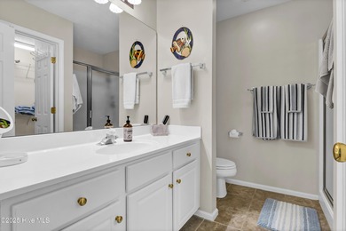Conveniently located near the airport and midtown, and just 10 - photo 22