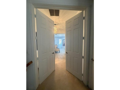 Location & Luxury! Super low 300/m HOA, on prime lot, spacious - photo 22