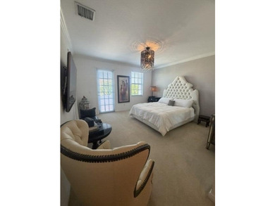 Location & Luxury! Super low 300/m HOA, on prime lot, spacious - photo 24