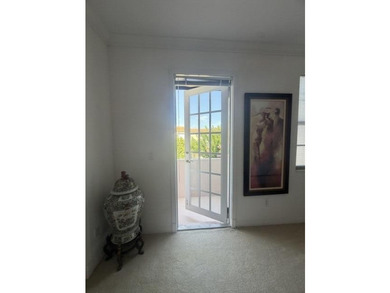 Location & Luxury! Super low 300/m HOA, on prime lot, spacious - photo 29