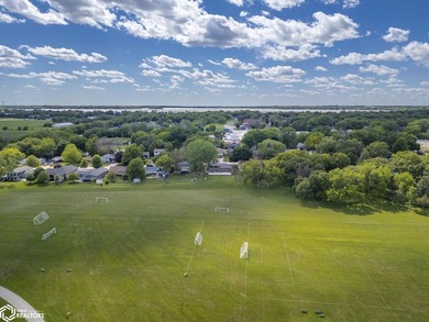 WARM AND INVITING! THIS BEAUTIFUL 3 BEDROOM IS FANTASTIC! A MUST - photo 31