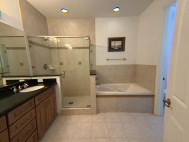 Location & Luxury! Super low 300/m HOA, on prime lot, spacious - photo 31