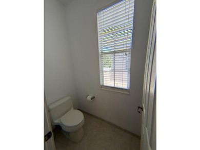 Location & Luxury! Super low 300/m HOA, on prime lot, spacious - photo 34
