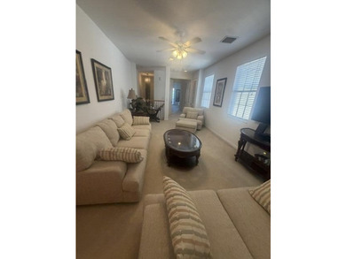 Location & Luxury! Super low 300/m HOA, on prime lot, spacious - photo 37