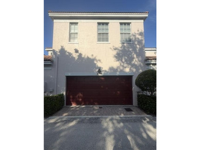 Location & Luxury! Super low 300/m HOA, on prime lot, spacious - photo 42