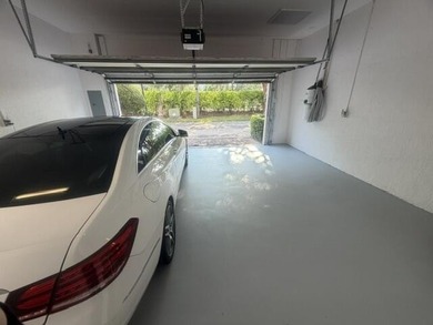 Location & Luxury! Super low 300/m HOA, on prime lot, spacious - photo 44