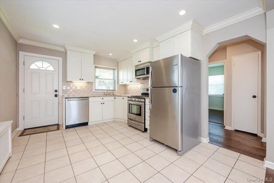 Welcome to 812 Swinton Ave, Bronx NY 10465! This tastefully - photo 6