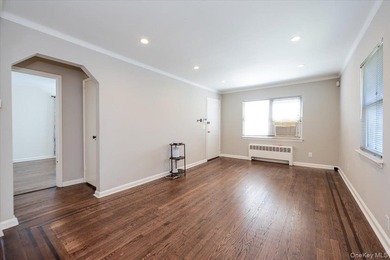 Welcome to 812 Swinton Ave, Bronx NY 10465! This tastefully - photo 9