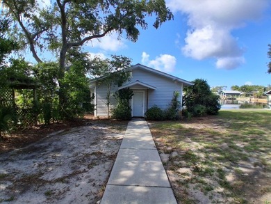 RARE OPPORTUNITY!!! Beautiful Suwannee, Florida home on Holiday - photo 12