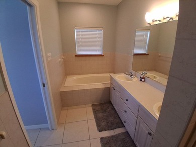 RARE OPPORTUNITY!!! Beautiful Suwannee, Florida home on Holiday - photo 29