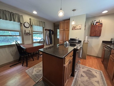 Charming and cozy, yet spacious antique cape with 3-4 bedrooms - photo 13
