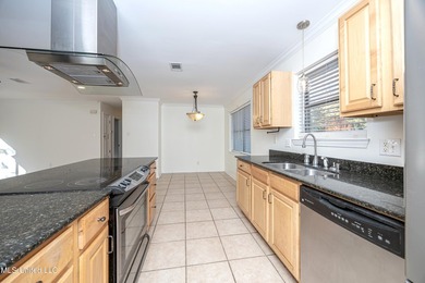 Located close to downtown Ocean Springs, a quick bicycle or walk - photo 15