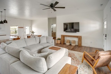 Sold Turnkey, fully furnished short-term rental just steps from - photo 15
