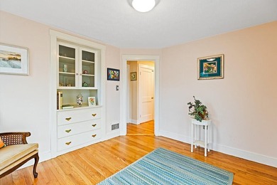 Smart, tidy and ready for you to move in! Positioned on a - photo 17