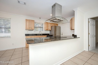 Located close to downtown Ocean Springs, a quick bicycle or walk - photo 18
