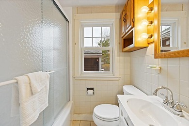 Smart, tidy and ready for you to move in! Positioned on a - photo 19