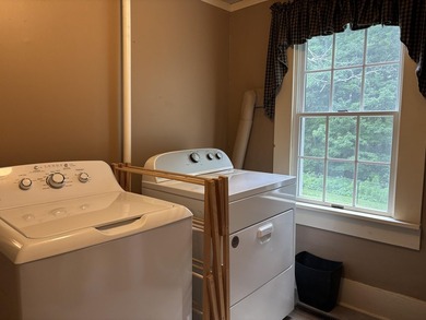 Charming and cozy, yet spacious antique cape with 3-4 bedrooms - photo 25