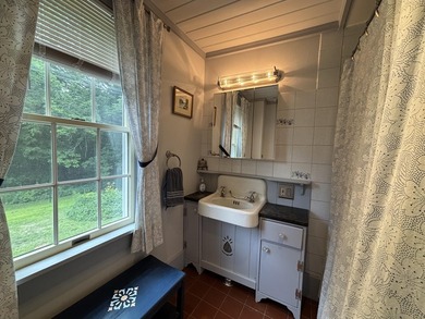 Charming and cozy, yet spacious antique cape with 3-4 bedrooms - photo 28