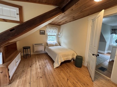 Charming and cozy, yet spacious antique cape with 3-4 bedrooms - photo 33