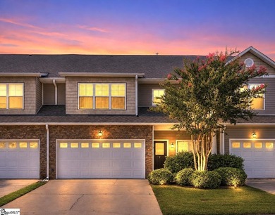Phenomenal Location - within walking distance to nearby shoppes - photo 1