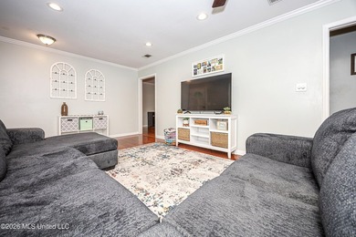 Adorable and well maintained home in the desirable golf - photo 11