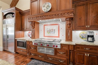 Perfectly positioned within the prestigious gated golf community - photo 15